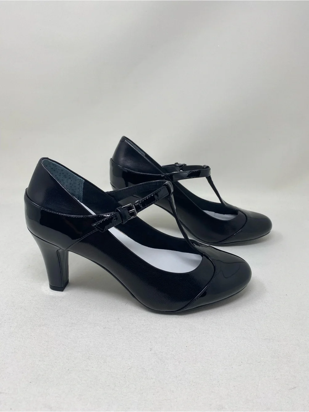 Giani Bernini Vineza Black Patent T-Strap Block Heel Pumps Size 7.5M
